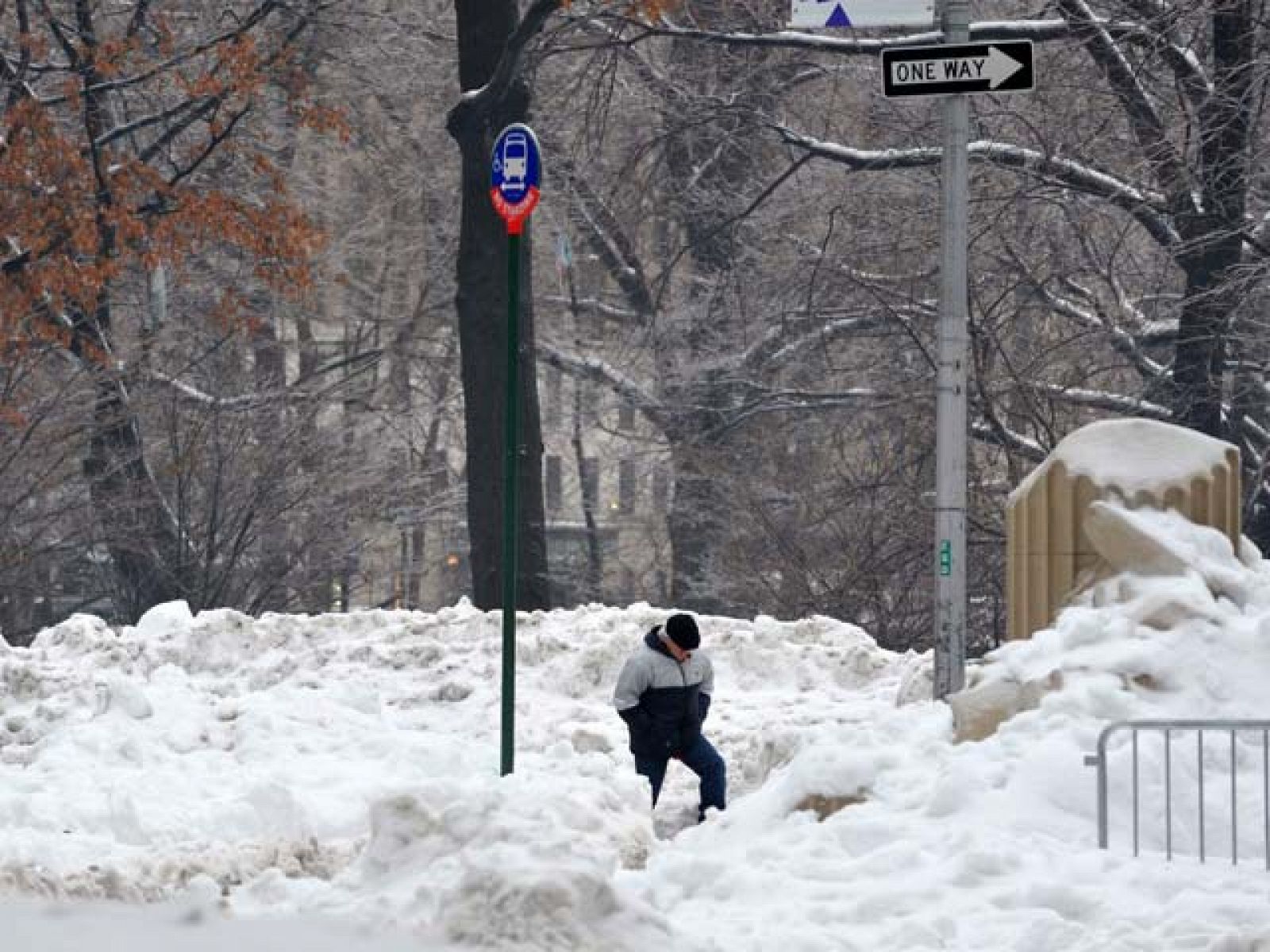 Un tercio del país está en situación de alerta por el temporal de viento y nieve. En las últimas 24 horas se han cancelado unos quince mil vuelos.