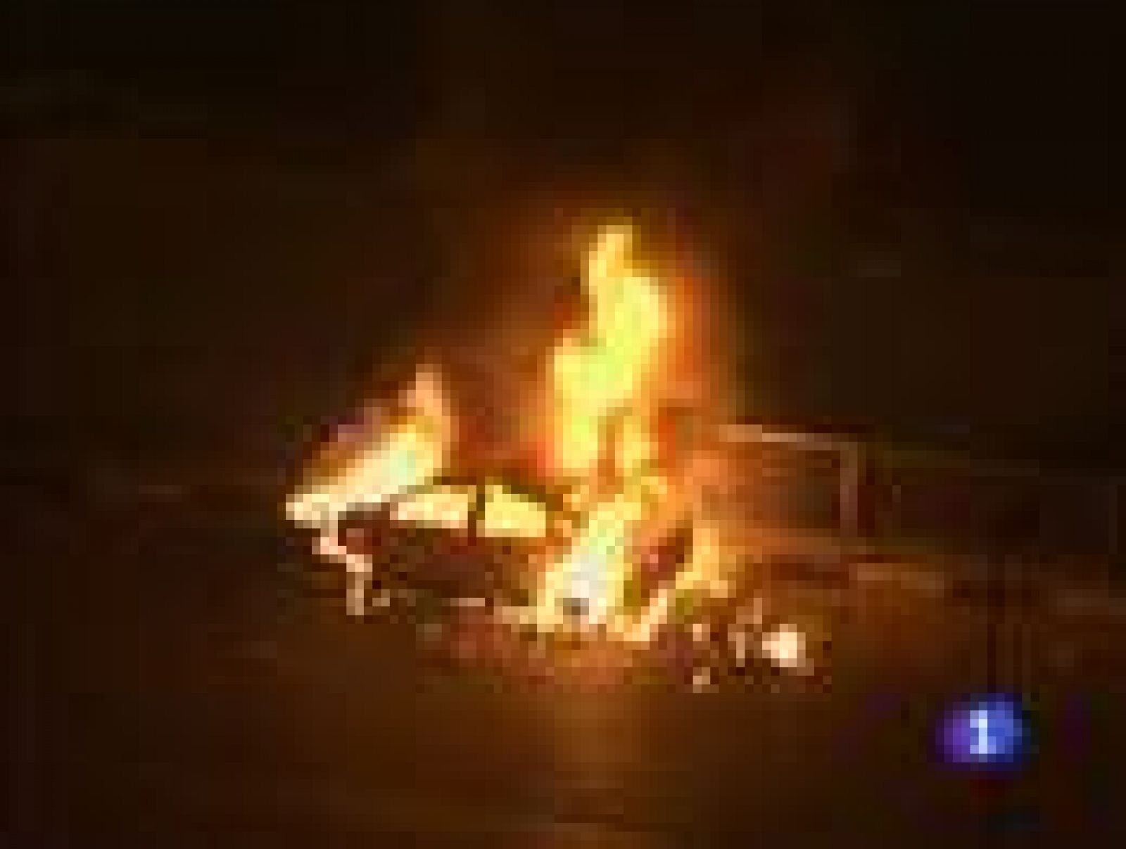 Opositores y defensores de Mubarak se han enfrentado esta noche en la Plaza de la Liberación del Cairo. En las últimas horas se han confirmado al menos 3 muertos y el ejército no ha intervenido.