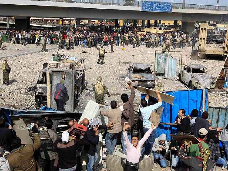 Siguen los enfrentamientos entre los partidarios y los detractores de Mubarak