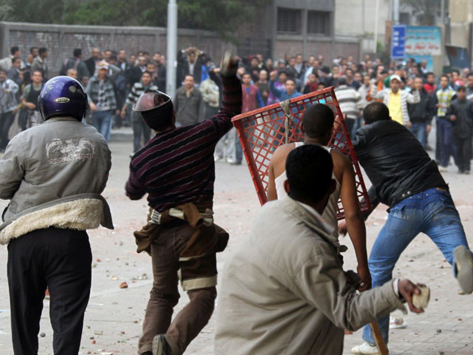 Crece la violencia de las protestas en Egipto