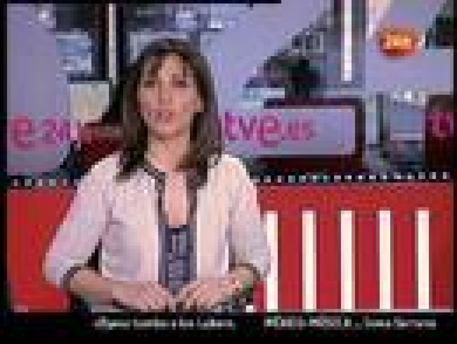 Miles de egipcios se concentran en la plaza Tahrir para pedir la marcha de Mubara. Todos esperan que sea el día de su adiós, según informa Juan Ramón Lucas, del programa "En días como hoy" de RNE, que se ha trasladado a Egipto.Los periodistas siguen teniendo dificultades para llevar a cabo su trabajo. Lucas asegura que "nos han obligado a dejar el material técnico y en el hotel no nos han dejado entrar lo poco que habíamos salvado de la primera criba". 