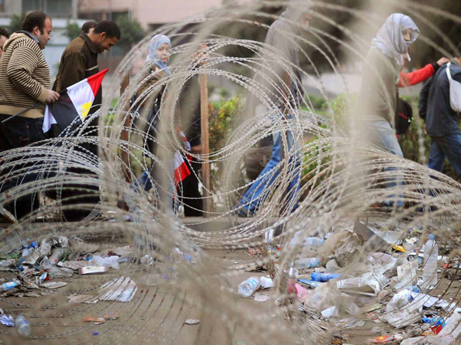 Miles de egipcios se han vuelto a congregar en la plaza Tahrir de El Cairo para pedir la dimisión de Mubarak.