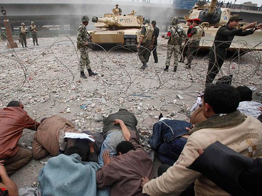  - Apostados en la plaza de libertad