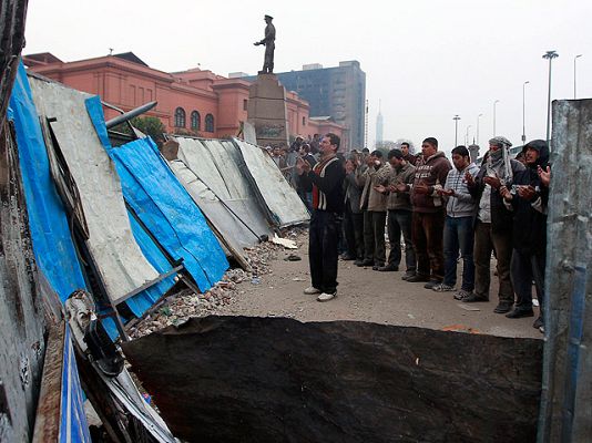  - Mubarak sigue en el poder