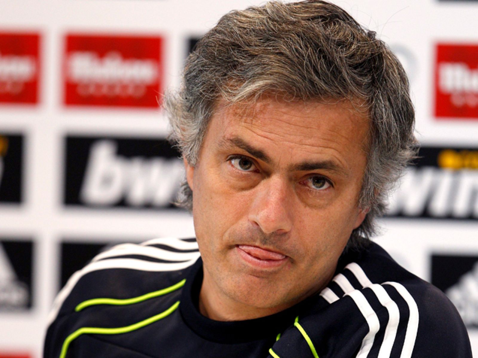 El técnico luso del real madrid, José Mourinho, ha asegurado en rueda de prensa tras vencer a la Real Sociedad por 4-1 que "si hacemos bien nuestro papel y terminamos segundos no pasa nada". 