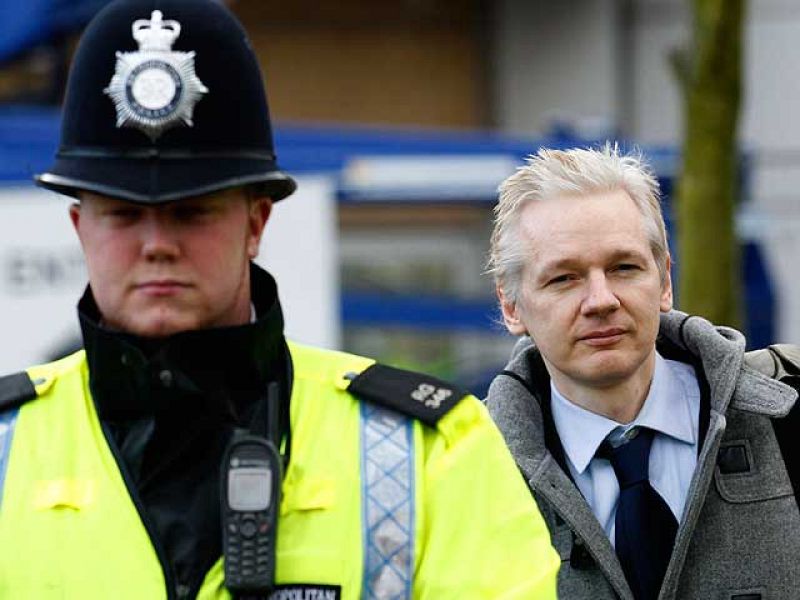  Julian Assange, el fundador de Wikileaks, vuelve a los juzgados británicos para luchar contra su extradición a Suecia. Sus abogados presentarán los argumentos para evitarlo ante un tribunal de Londres. 