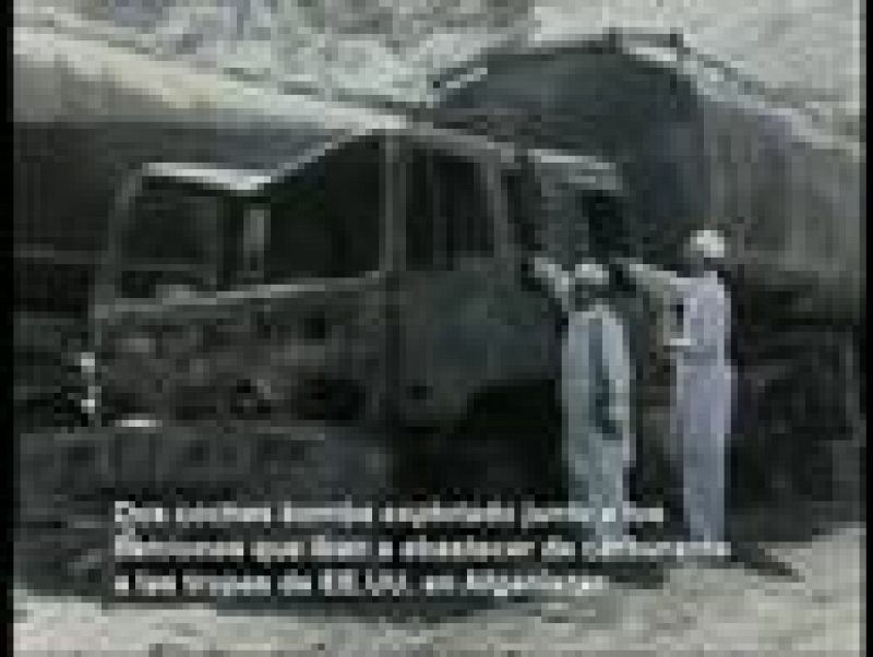 En Pakistán, cerca de la frontera afgana, han ardido 40 camiones que transportaban combustible para las tropas de EE.UU. en Afganistán.