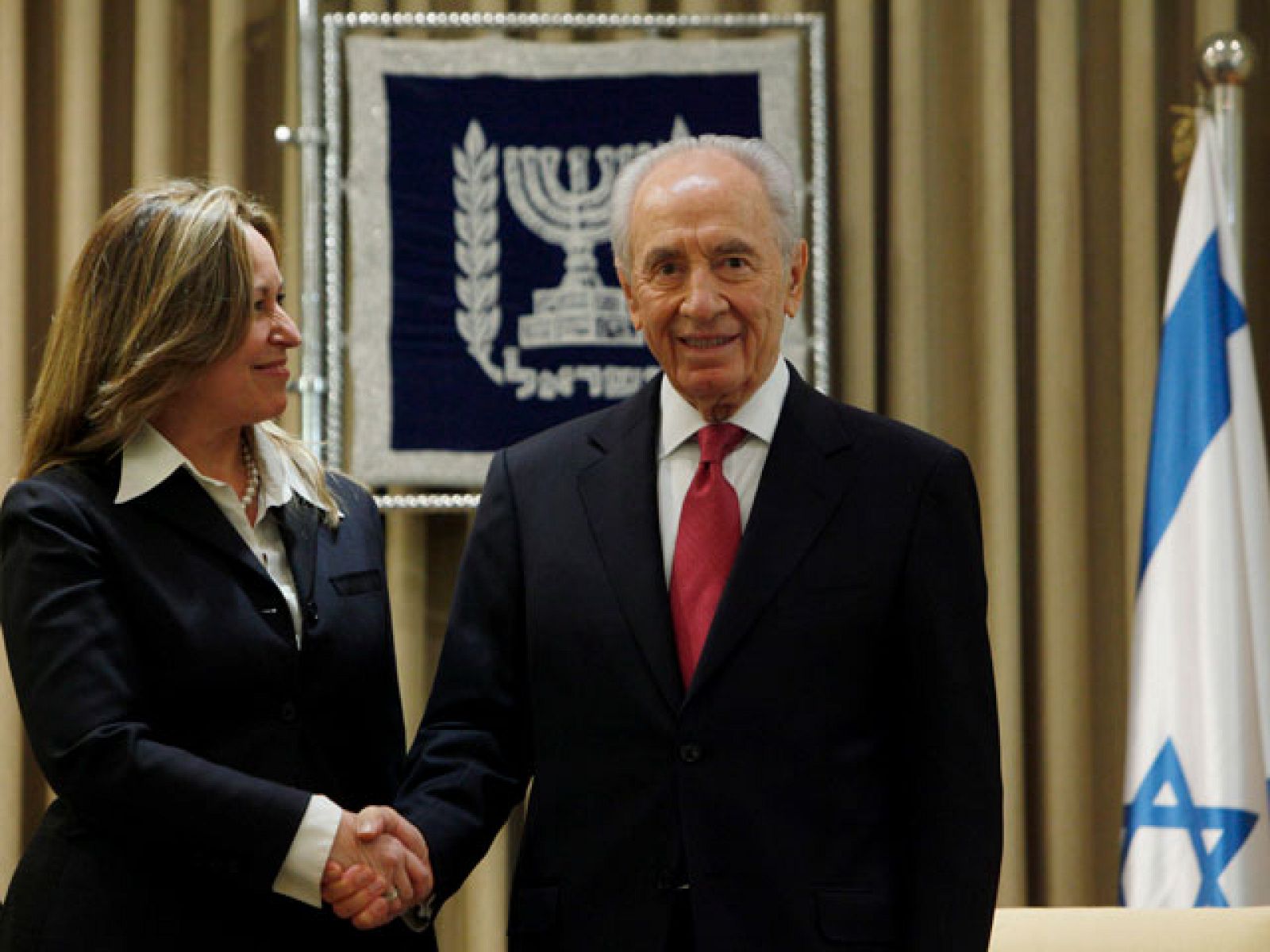El presidente del país, Simon Peres, se ha mostrado muy preocupado con la situación de Egipto.