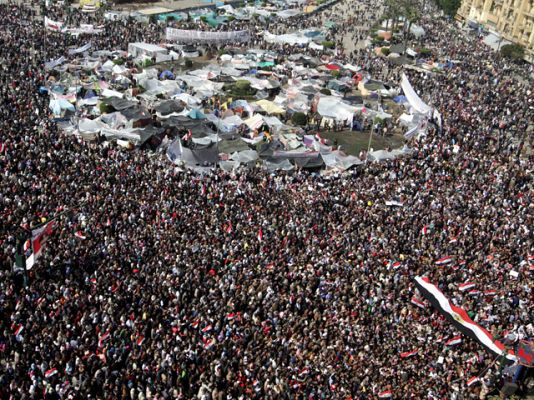  - Los manifestantes egipcios resisten en la plaza Tahrir