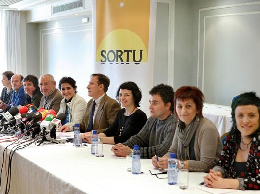 Telediario 1 - Telediario 2 en 4' - 08/02/11