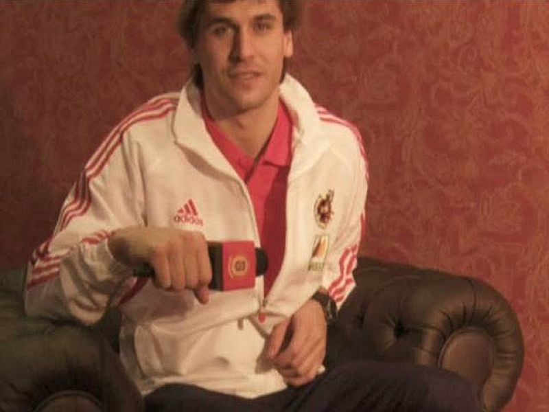 Conviértete en el mejor aficionado de la 'Roja' y podrás ganar una camiseta de la selección firmada por el delantero Fernando Llorente.