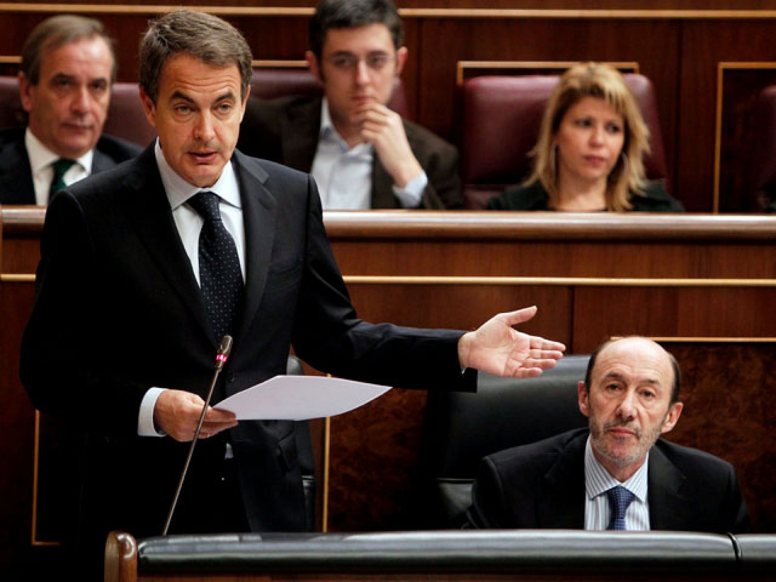 Telediario 2 en cuatro minutos - 09/02/11 | Ver