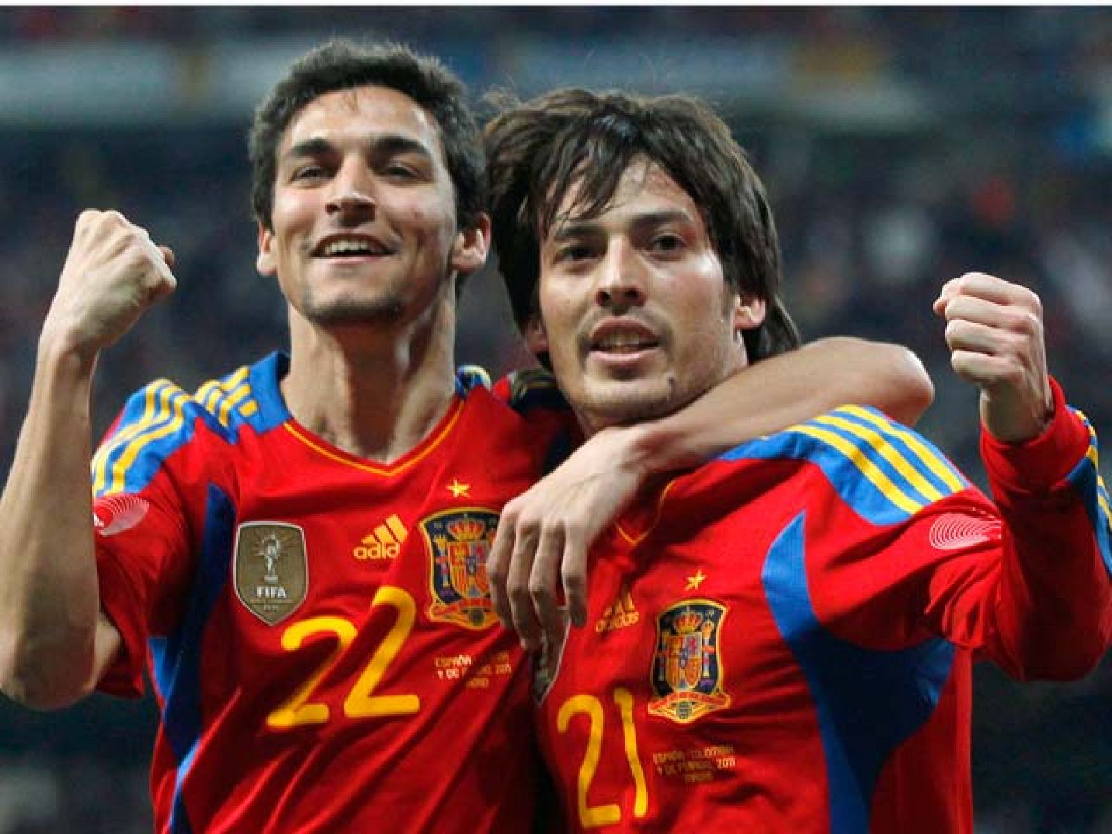 La selección española y campeona del mundo se ha impuesto con dificultad (1-0) a la selección de Colombia en un partido en el que David Villa no ha conseguido superar a Raúl González como máximo goleador del combinado nacional y en el David Silva tuvo que decidir en los instantes finales, en el minuto 86, logrando la victoria que no llegó en anteriores amistosos con México, Argentina y Portugal. 