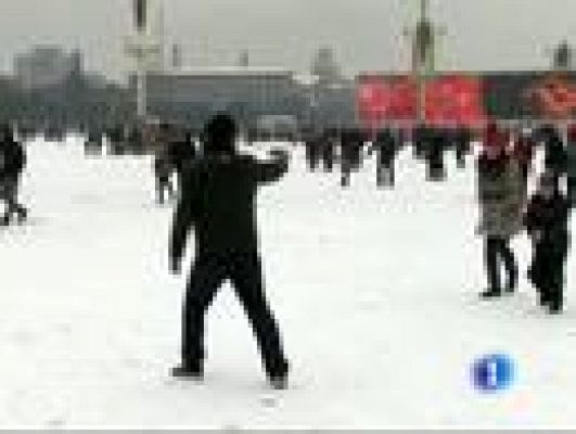 Telediario 1 - Cohetes químicos para que llueva