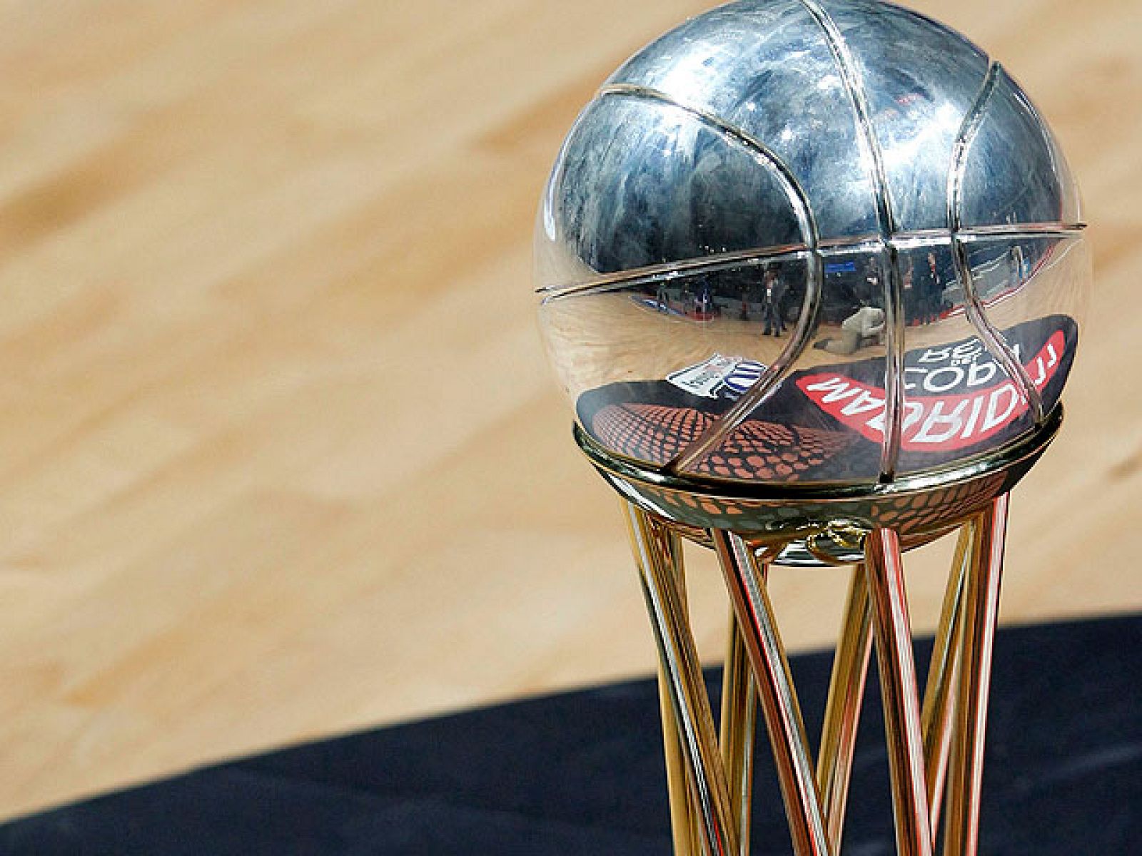 La Copa del Rey, la competición más espectacular de la temporada baloncestística, comienza este jueves en el Palacio de los Deportes de Madrid con el Power Electronics-Blancos de Rueda y el Gran Canaria-Real Madrid.
