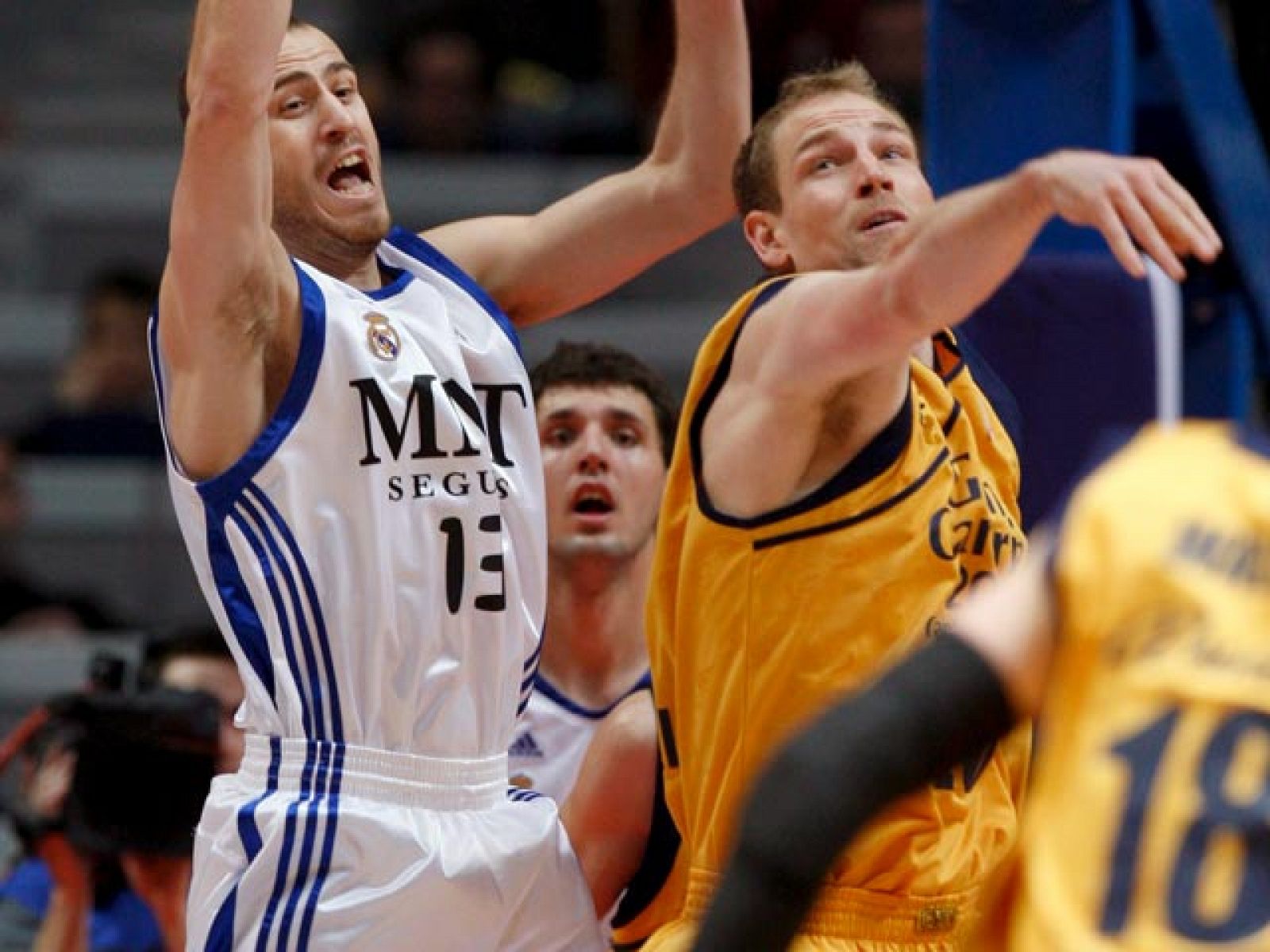 El Real Madrid es el segundo semifinalista de la Copa del Rey ACB tras vencer al Gran Canaria 2014 en un partido muy igualado