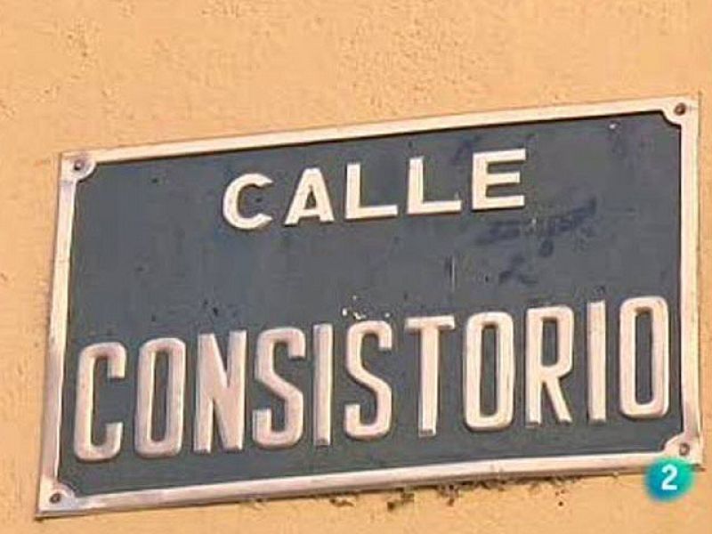 En muchos pequeños pueblos, funciona todavía el sistema de Concejo Abierto, una especie de democracia directa que suple a los municipios tal y como se han generalizado. La 2 Noticias nos cuenta cómo son.