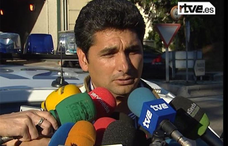 Juan José Cortés ha estado esta tarde en el palacio de la Moncloa y seguirá por toda España su campaña de recogida de firmas para endurecer las condenas a los pederastas. 