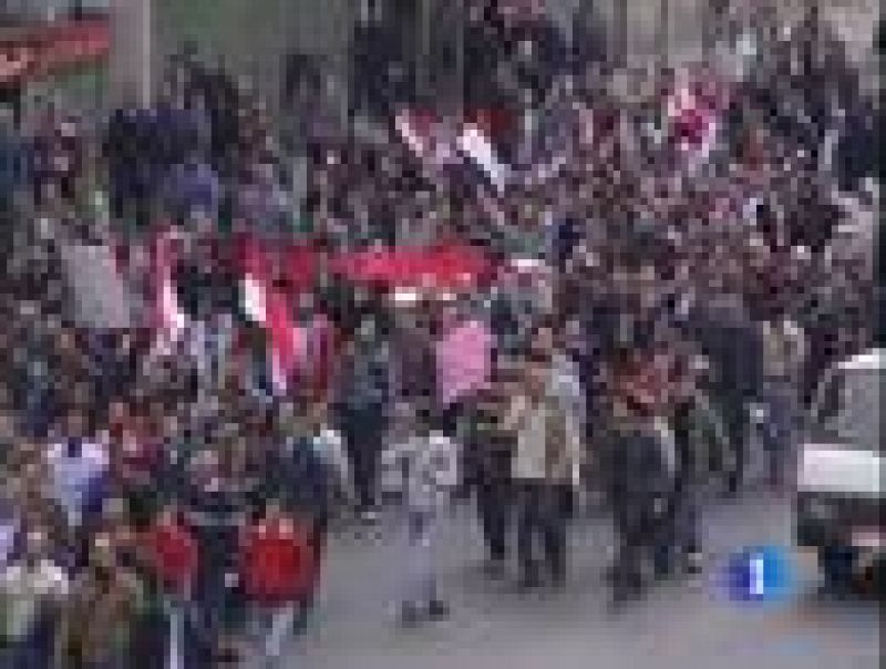 Una multitud enfurecida se ha lanzado hoy contra el palacio de Mubarak 