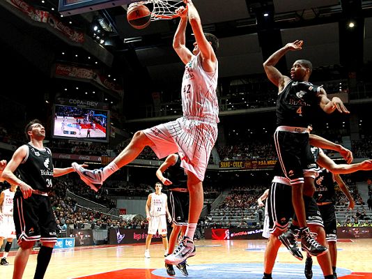 Telediario 1 - El Baskonia se lleva un vibrante derbi