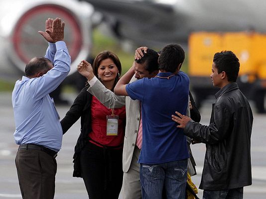  - Las FARC liberan a dos personas