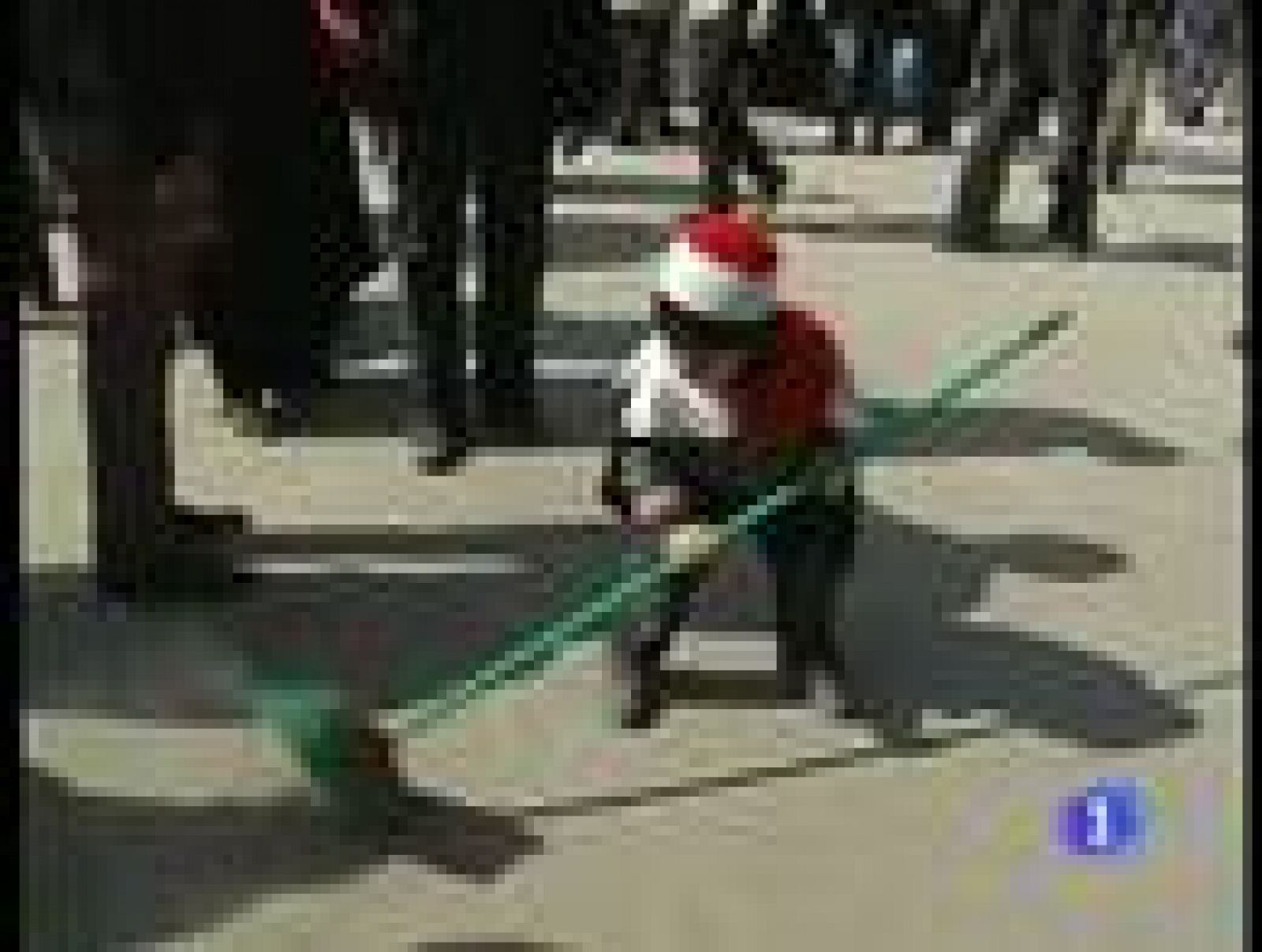 Los egipcios desmontan la Plaza Tahrir tras despertarse sin Mubarak