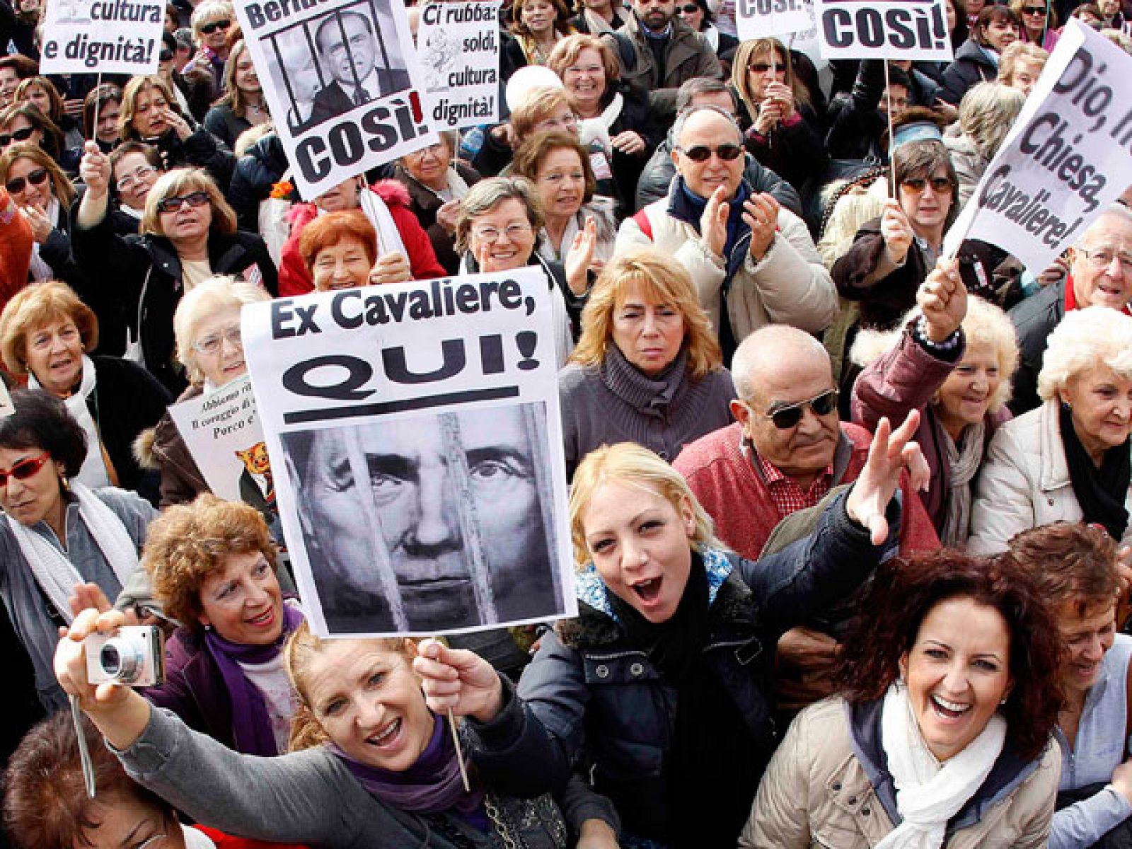 Protestas de las mujeres en Italia contra su papel para Berlusconi