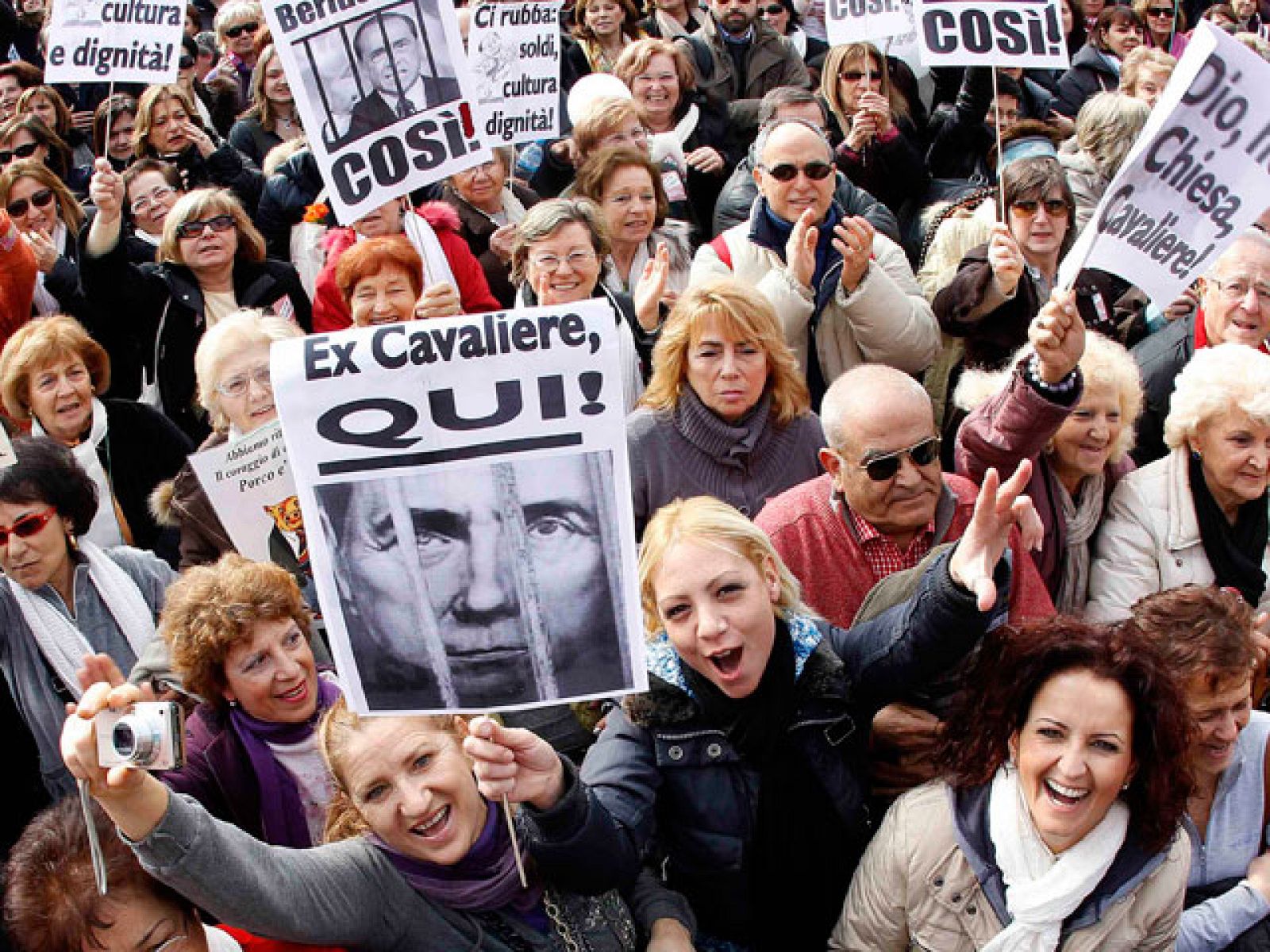 Protestas de las mujeres en Italia contra su papel para Berlusconi 