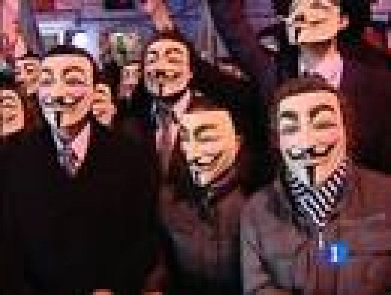 Los manifestantes de "Anonymous" contra la ley Sinde agitaron la gran noche del cine español