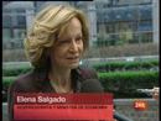 La ministra de Economía, Elena Salgado, valora la ampliación del Fondo de Rescate Europeo