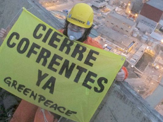 Greenpeace se sube a Cofrentes