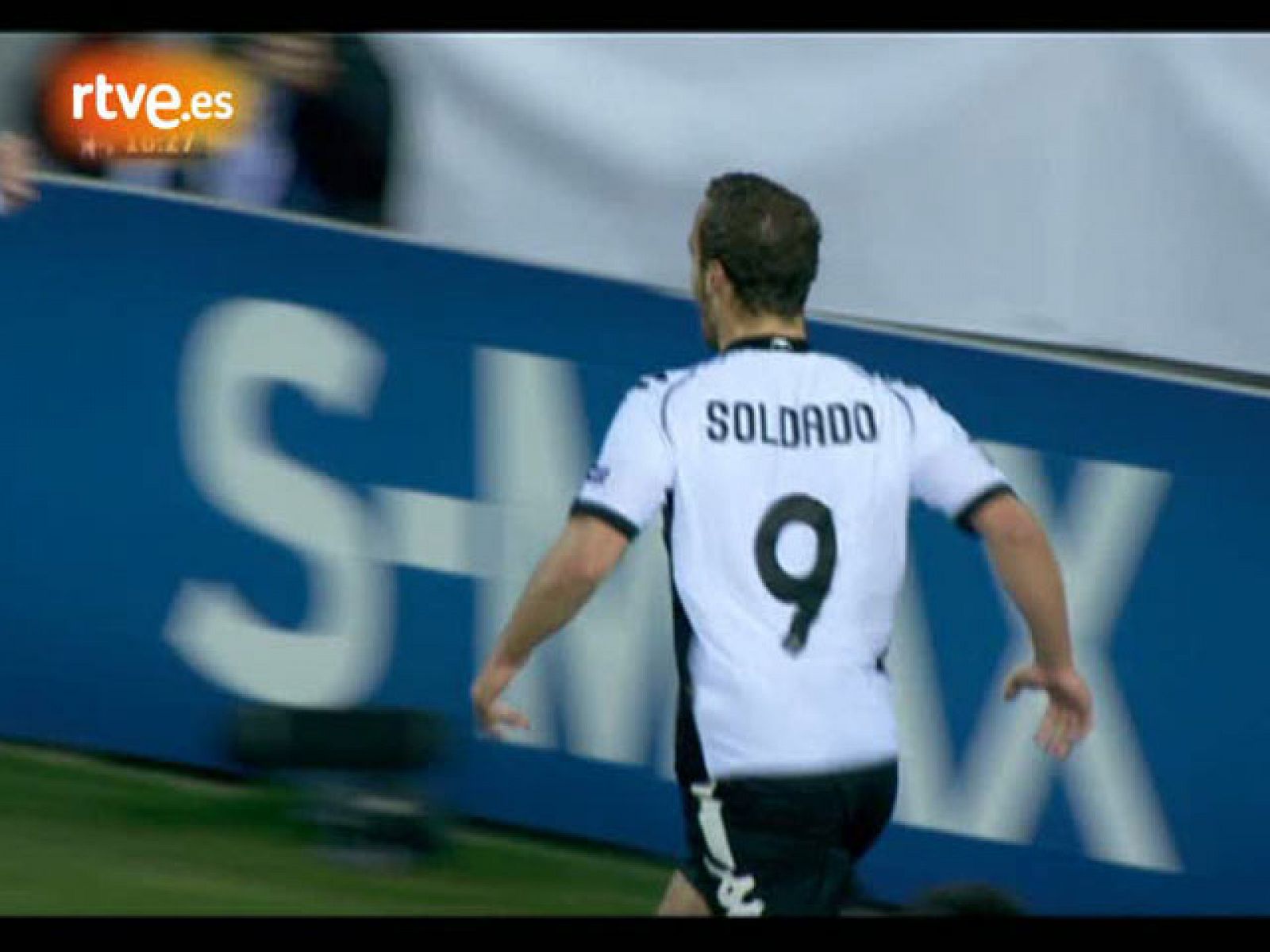 Soldado inaugura el marcador contra el Schalke (1-0)