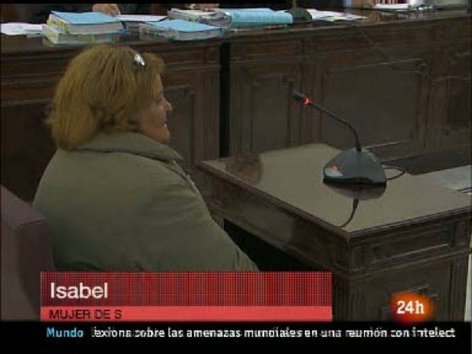  Durante el juicio que investiga la muerte de la niña Mari Luz Cortés, ha declarado Isabel García, esposa de Santiago del Valle. Ella ha ha culpado de todo lo sucedido a su cuñada, a la que ha definido como un "monstruo". Además, ha comentado que antes de la aparición del cuerpo de Mari Luz preguntó a Rosa por el caso porque la notaba muy nerviosa.