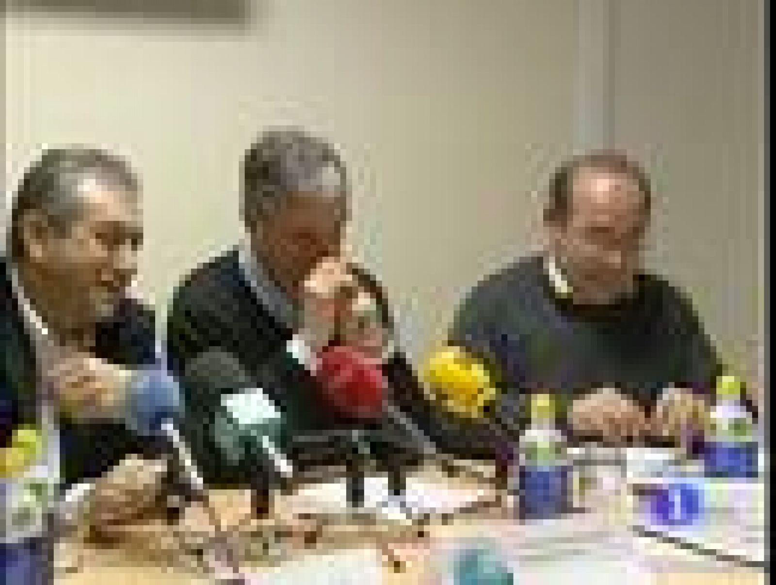  Representantes de los principales sindicatos españoles presionan al Ministerio de Educación para que "obligue" a las comunidades autónomas a convocar oposiciones al cuerpo de maestros en 2011