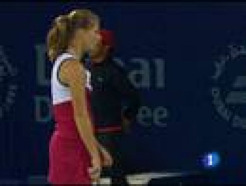 La tenista rusa Anna Chakvetache cayó desplomada en la pista central cuando llevaba poco más de una hora de partido ante la danesa Caroline Wozniacki 