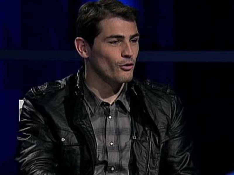 El capitán del Real Madrid Iker Casillas ha asegurado que el equipo merece un título y ha admitido discrepancias entre algunos jugadores pero cree que las disputas son normales.