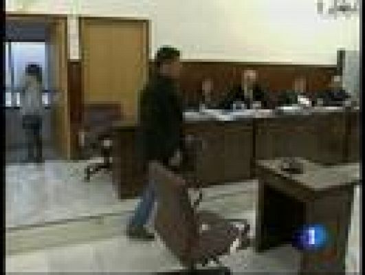 Telediario 1 - Un testigo del caso Mari Luz dice que vio a los hermanos Del Valle meter un carrito en un coche