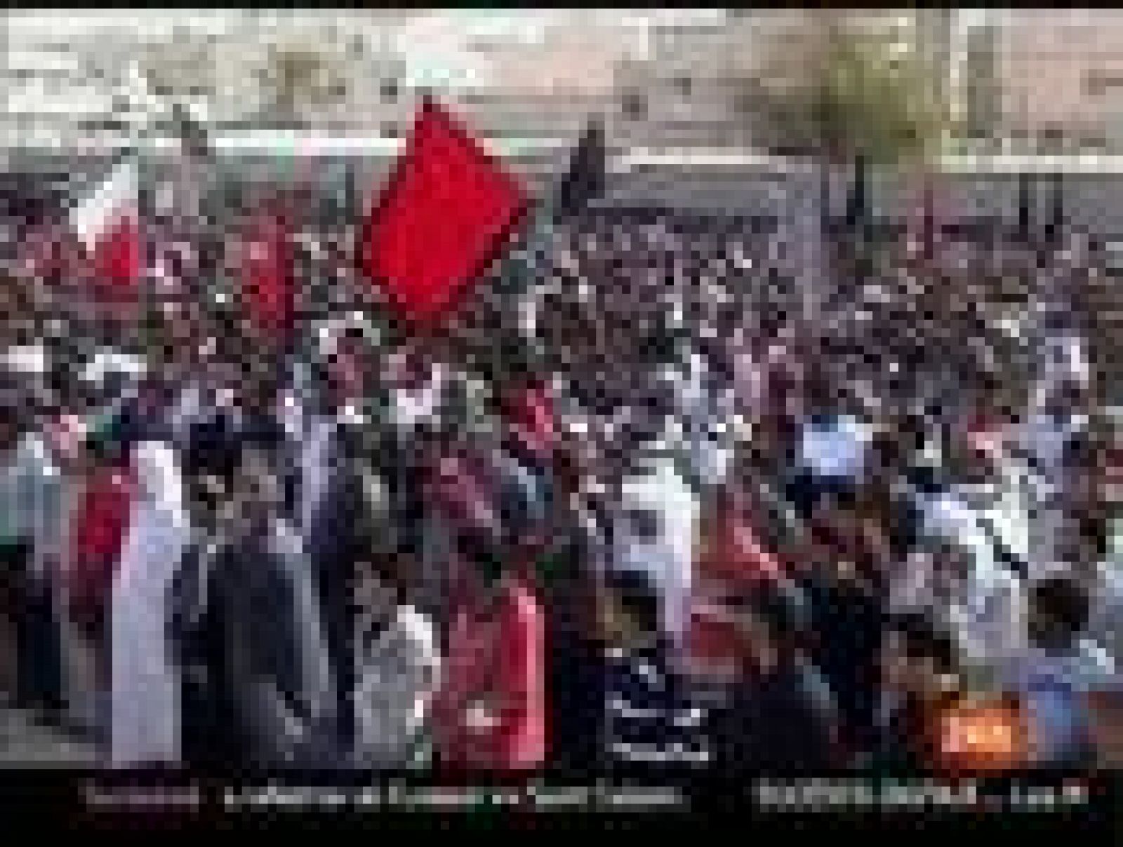  Partidarios del Gobierno se manifiestan en Bahréin con fotos del rey