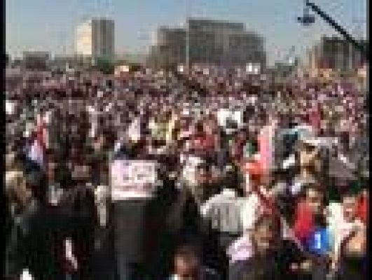  - Celebran la renuncia de Mubarak