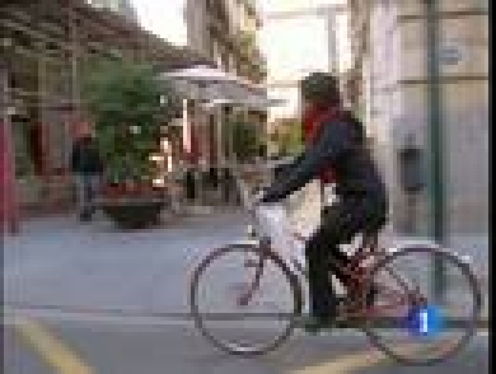 La bicicletas podrán circular, en las ciudades, por las aceras que midan más de tres metros de ancho 