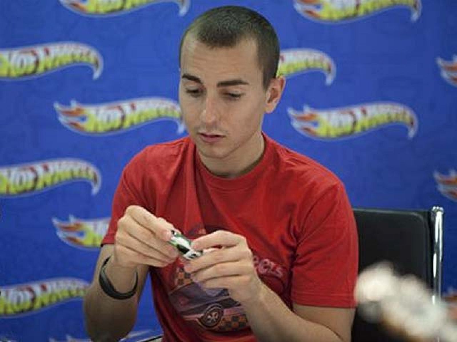 Lorenzo diseña un coche de juguete | Ver