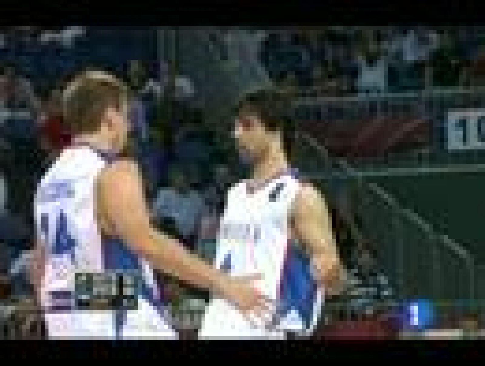 El español Pau Gasol ha reicbido dos malas noticias este viernes: no será titular en el partido de las estrellas y Teodosic le ha superado en el título honorífico de mejor jugador europeo del año.