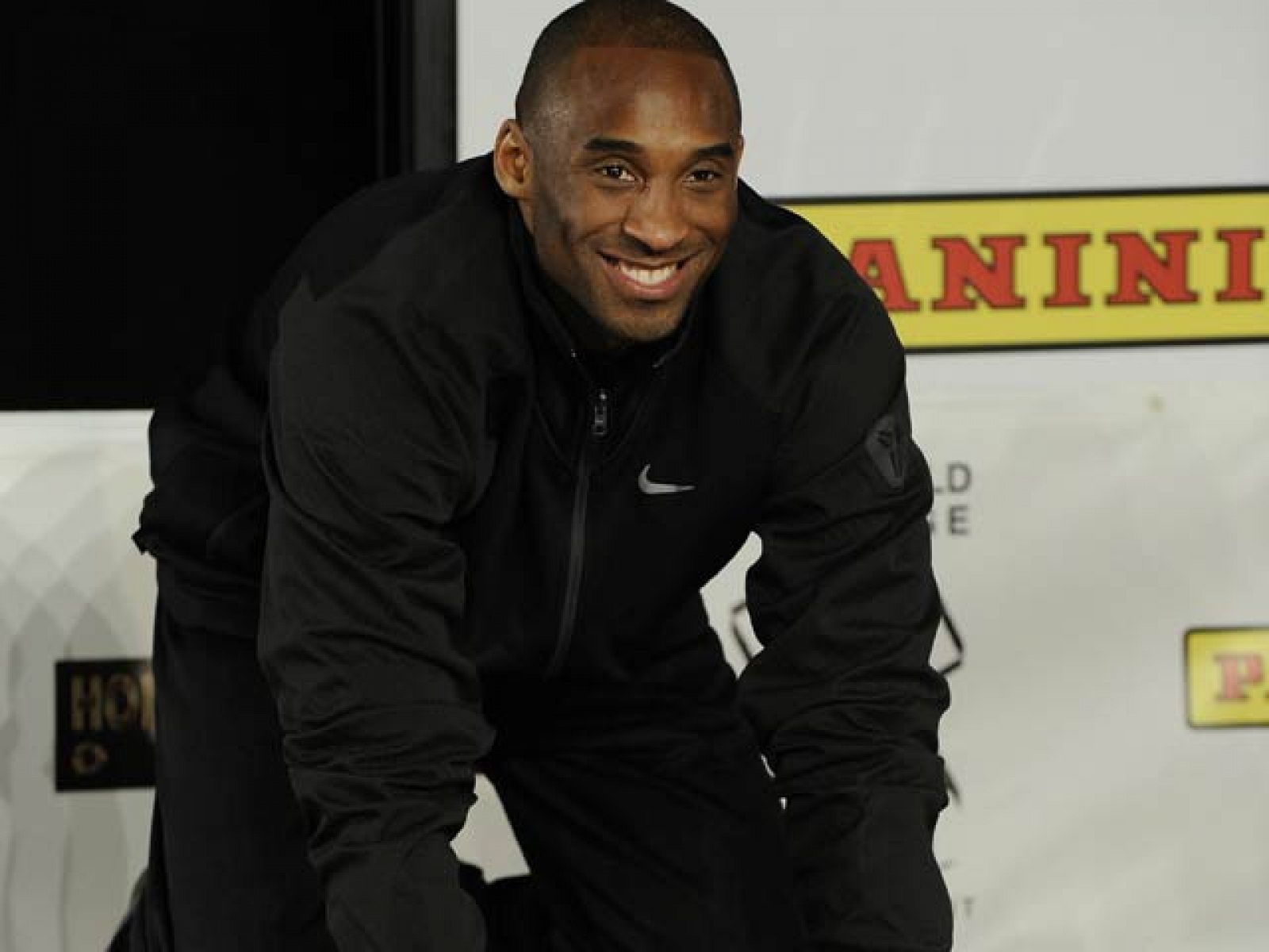 Kobe Bryant imprime sus huellas