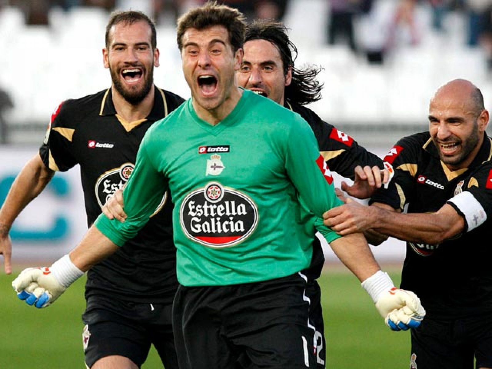 Histórico gol de Aranzubia para el Depor