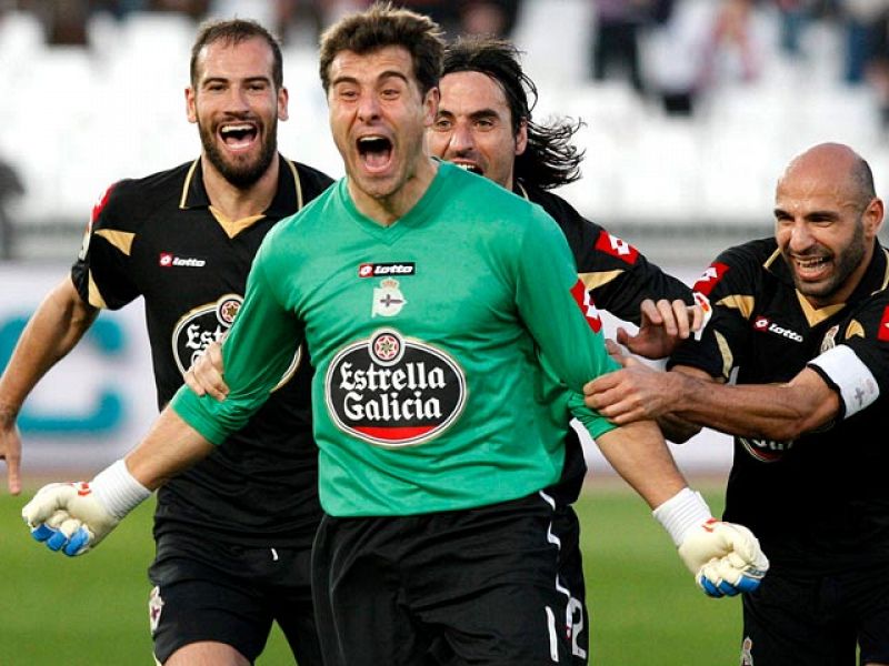 El portero del Deportivo de la Coruña fue el autor del gol del empate de su equipo en el tiempo añadido, después de que se adelantara el Almería con un golazo de Piatti