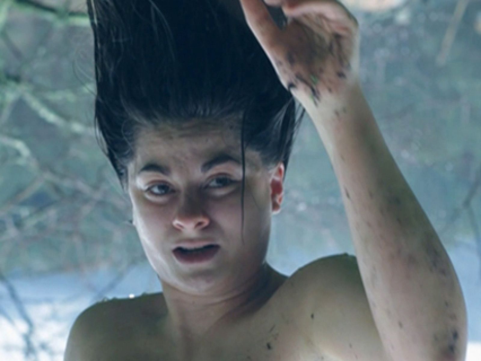 Medina del Campo: Ainara LeGardon - Thirsty | Ver