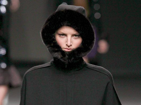  - Desfile íntegro de Miguel Palacio