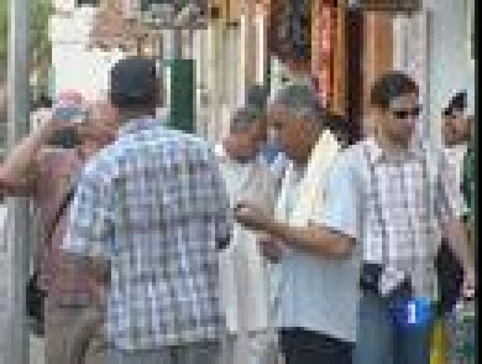 Nueve españoles esperan en el aeropuerto de Trípoli a que un avión de sus empresas pueda aterrizar