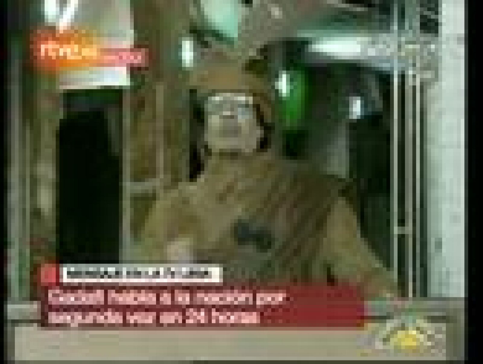 El líder libio dice que no tiene ningún cargo y que él está liderando una revolución que no puede ceder ante los "ratones" de las revueltas.