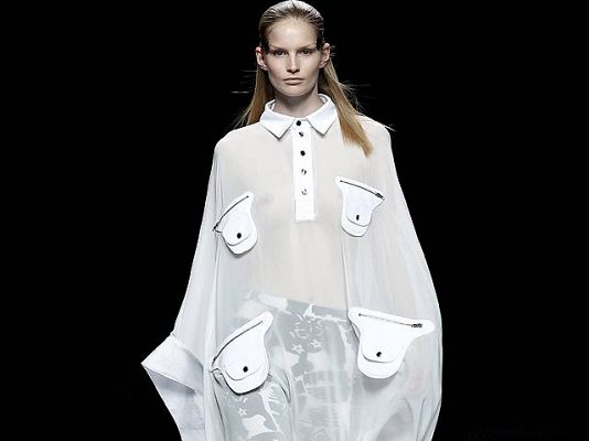  - Desfile íntegro de Carlos Díez